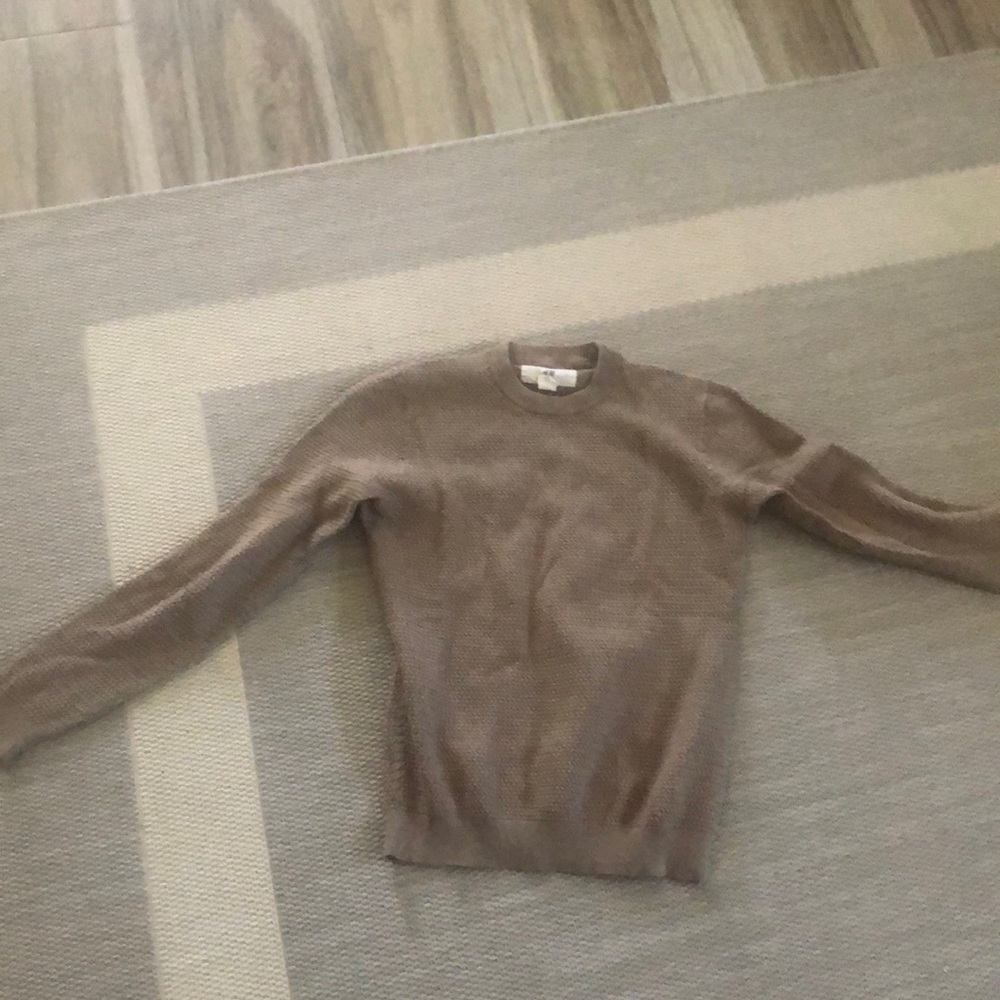 Elbow patched H&M brown sweater.